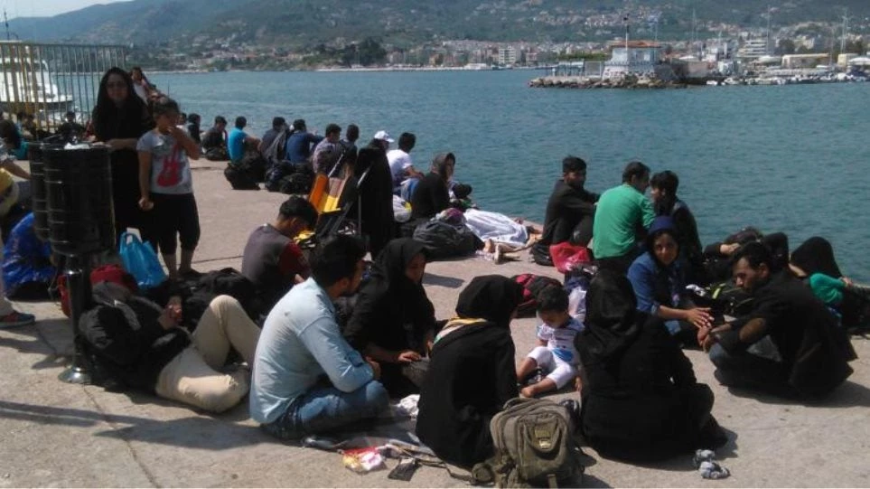 Λαθρομετανάστες από τη Μόρια μεταφέρονται στη Βόλβη